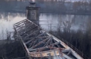 В Чернигове оккупанты сбросили авиабомбы на автомобильный мост через Десну