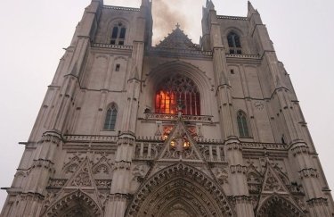 Пожар в соборе в Нанте. Фото: Le Parisien
