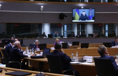 Володимир Зеленський розповідає про ситуацію в Україні. Фото: twitter /CharlesMichel Європейська рада пропонує швидко схвалити рамки переговорів про вступ України в ЄС