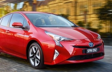 Toyota отзывает 2,4 млн гибридных автомобилей