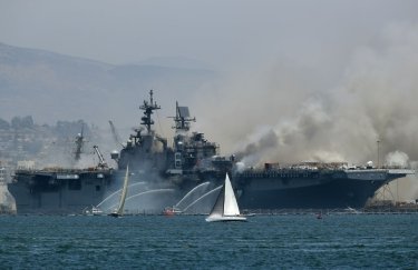 Пожар на десантном корабле в Сан-Диего. Фото: Getty Images News