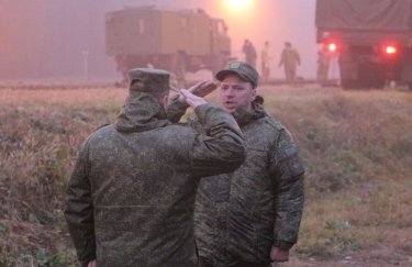 До Білорусі прибувають ешелони російських військових