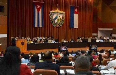 Парламент Кубы одобрил проект новой конституции