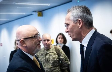 "Не только оружие": Резников рассказал, о чем договорился с Генсеком НАТО