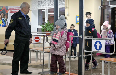 Во всех украинских школах появится охрана