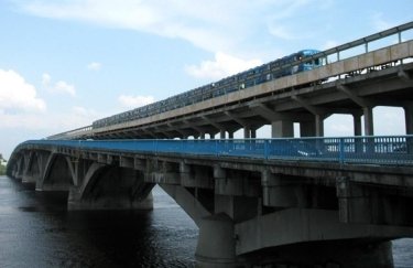У Києві метро починає їздити через Південний міст: як працює громадський транспорт