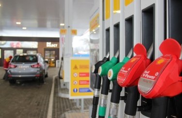 Бензин начал дешеветь на АЗС. Фото: 3ojlotou.livejournal.com