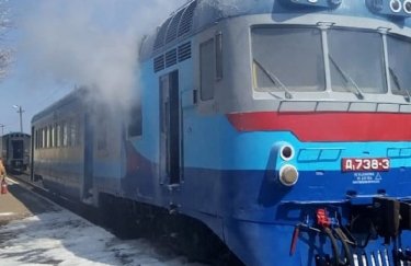 Под Николаевом горел дизельный поезд (фото)