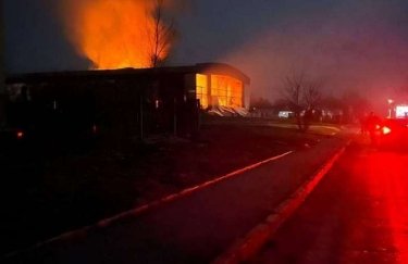 Оккупанты ракетным ударом уничтожили ледовую арену в Дружковке