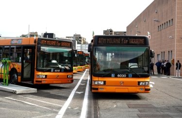 Мілан передав Дніпру майже 40 автобусів