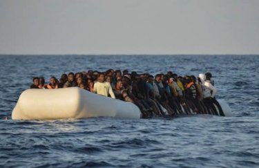 Число прибывающих в ЕС нелегальных мигрантов снизилось вдвое