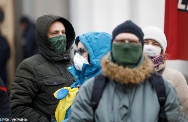 Украинцы в масках. Фото: "РБК-Украина"