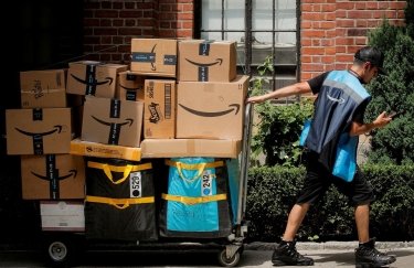 Акции подскочили на 14%: Amazon впервые опубликовала отчет о доходах от рекламы и подняла тарифы Prime