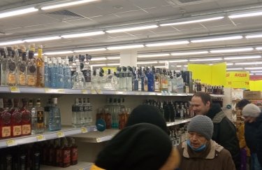 После сухого закона: как киевляне отреагировали на разрешение продажи алкоголя