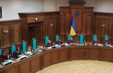 Указы Зеленского об отстранении главы КС Тупицкого проверят на соответствие Конституции
