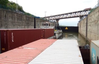 Українське дунайське пароплавство організувало контейнерний караван для доставки вантажів через Румунію