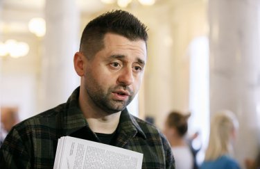 Керівник фракції "Слуга народу" у Верховній Раді України Давид Арахамія. Фото: Апостроф "Єдині частини, за якими практично неможливо домовитися - це Крим і так звані "республіки", - Арахамія