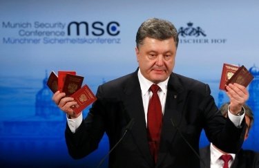 Как Порошенко предлагает лишать гражданства Украины владельцев российских паспортов