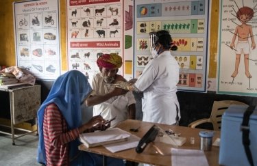 Вакцинация препаратом Covaxin в индийском штате Раджастхан. Фото: GettyImages