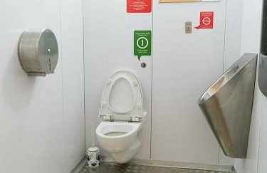 В кинотеатрах и театрах Украины вдвое увеличат число женских туалетов — новый ГСН