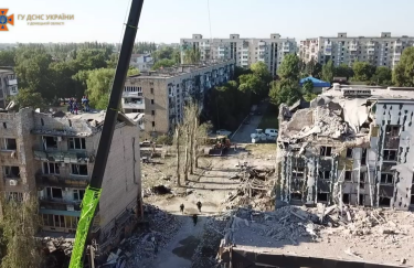 Последствия ракетного удара по Покровску в Донецкой области. Фото: ГСЧС В Донецкой области россияне обстреляли пять общин: в ОВА рассказали о последствиях