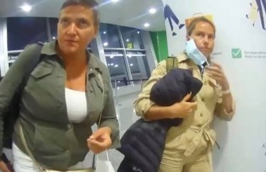 В Сети появилось видео с Савченко, отказавшейся подтвердить Covid-сертификат в аэропорту