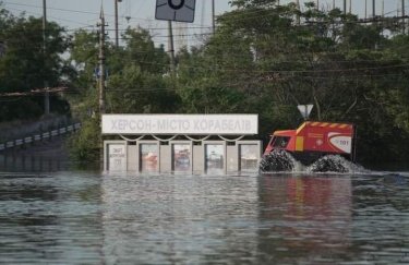 Подтопления в Херсонской области. Фото: МВД Разрушение Каховской ГЭС: Минздрав призывает не пить воду из колодцев и не употреблять рыбу на подтопленных территориях