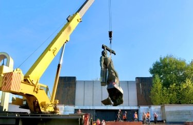 В Киеве демонтируют или перенесут более 30 памятников