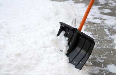 Столичные дороги убирают от снега 364 единицы техники