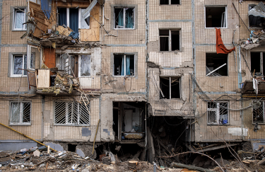 Російські війська обстріляли житловий район Харкова: є загиблі та десятки поранених