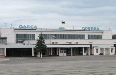 Самолет, следовавший в Грецию, совершил экстренную посадку в Одессе