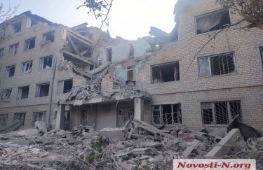 В Миколаєві російським обстрілом зруйнувано гуртожиток (ФОТО, ВІДЕО)