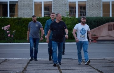 В субботу, 8 июля, в Украину прибыли возвращенные из Турции командиры "Азовстали". Фото: пресс-служба ОП В субботу, 8 июля, в Украину прибыли возвращенные из Турции командиры "Азовстали". Фото: пресс-служба ОП