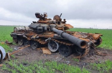 Уничтожен русский танк Т-90. Фото: 72-я ОМБ имени Черных Запорожцев Стоимость уничтоженных подразделениями СБУ танков превышает 2 миллиарда долларов, - эксперт