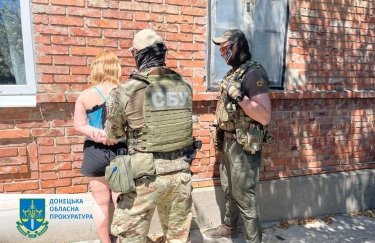 Правоохоронці затримали мешканку Бахмута, яка здавала окупантам позиції українських військ