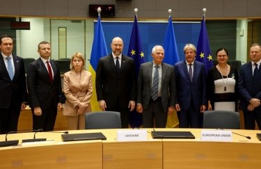 Цифровой безвиз, поддержка бюджета и гранты: Украина и ЕС подписали сразу пять соглашений