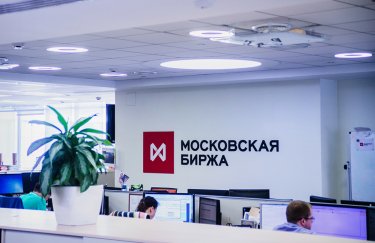 Зеленский ввел санкции против Московской биржи и более 300 российских банкиров