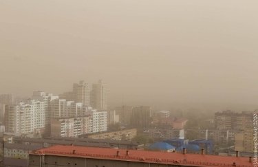 Пылевая буря в Киеве и Киевской области. Фото: Алексей Якиминский