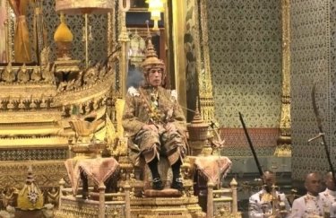 В Таиланде впервые за 70 лет коронировали нового монарха (ВИДЕО)