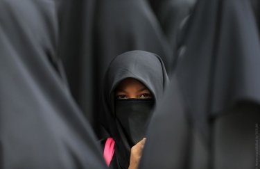 Два года тюрьмы за снятый на улице хиджаб: прокурор говорит о развращении