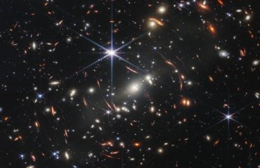 Куточок Всесвіту, небачений раніше: Байден та NASA показали перші фото з телескопа "Джеймс Вебб"