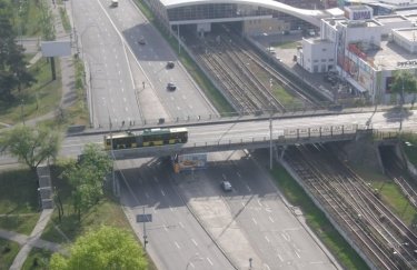 У Києві біля станції метро "Дарниця" реконструюють шляхопровід