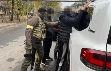 СБУ затримала у Херсоні колаборанта, який допомагав ФСБ втікати на лівий берег Дніпра