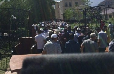 В Кыргызстане силовики начали второй штурм резиденции экс-президента Атамбаева (ВИДЕО)