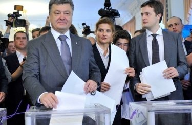 Порошенко перерегистрировал часть кондитерского бизнеса на сына