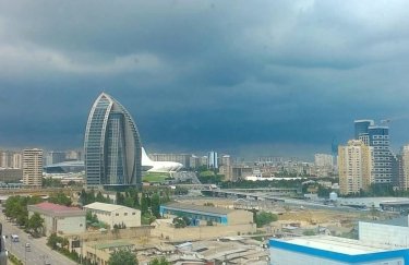 В Баку загорелся 130-метровый небоскреб