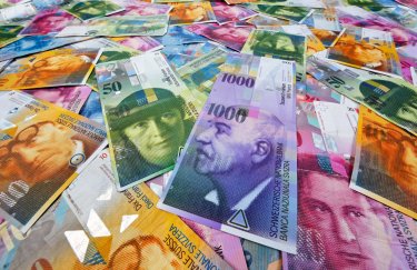 Украинцы в Швейцарии смогут обменивать гривны на франки: какие есть ограничения