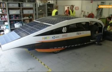 Японцы испытывают гибридный автомобиль на солнечных батареях
