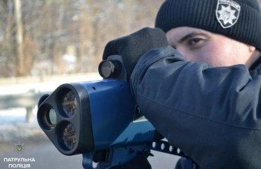 На 25 новых участках украинских дорог начнут использовать приборы TruCAM. / Нацполиция TruCAM, скорость