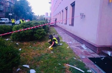 Здание 112 канала обстреляли из гранатомета (ФОТО, ВИДЕО)
